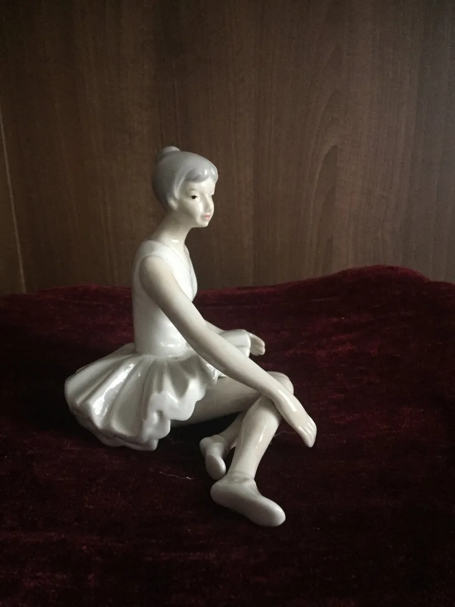 Porcelain ballet figurine. - Image 2