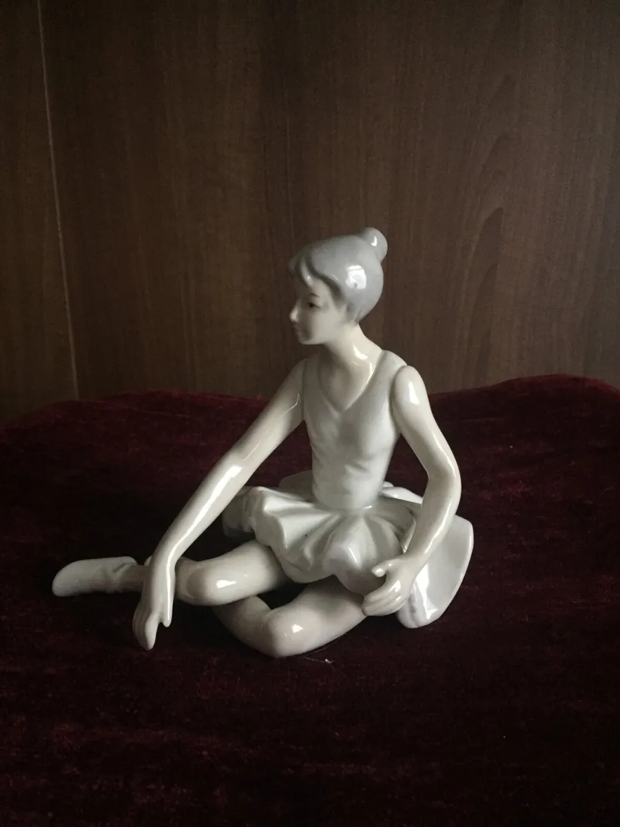 Porcelain ballet figurine. - Image 3
