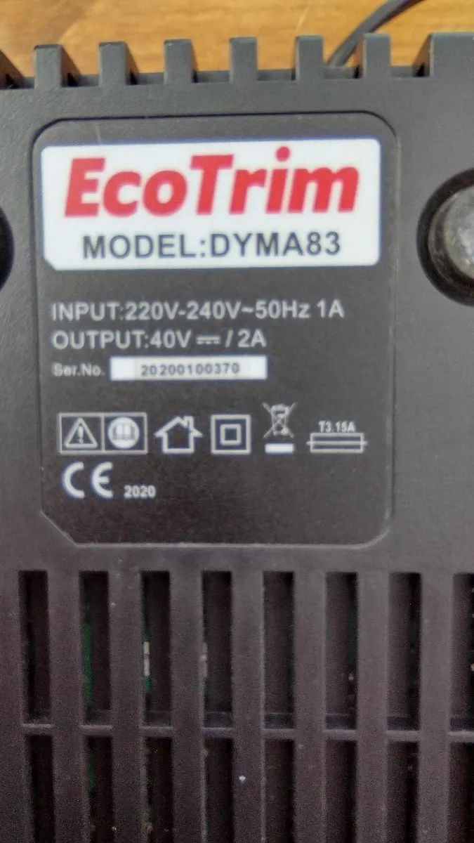 DYMA81 Li-Ion 40V 2.5Ah Battery and DYMA83 Charger - Image 3