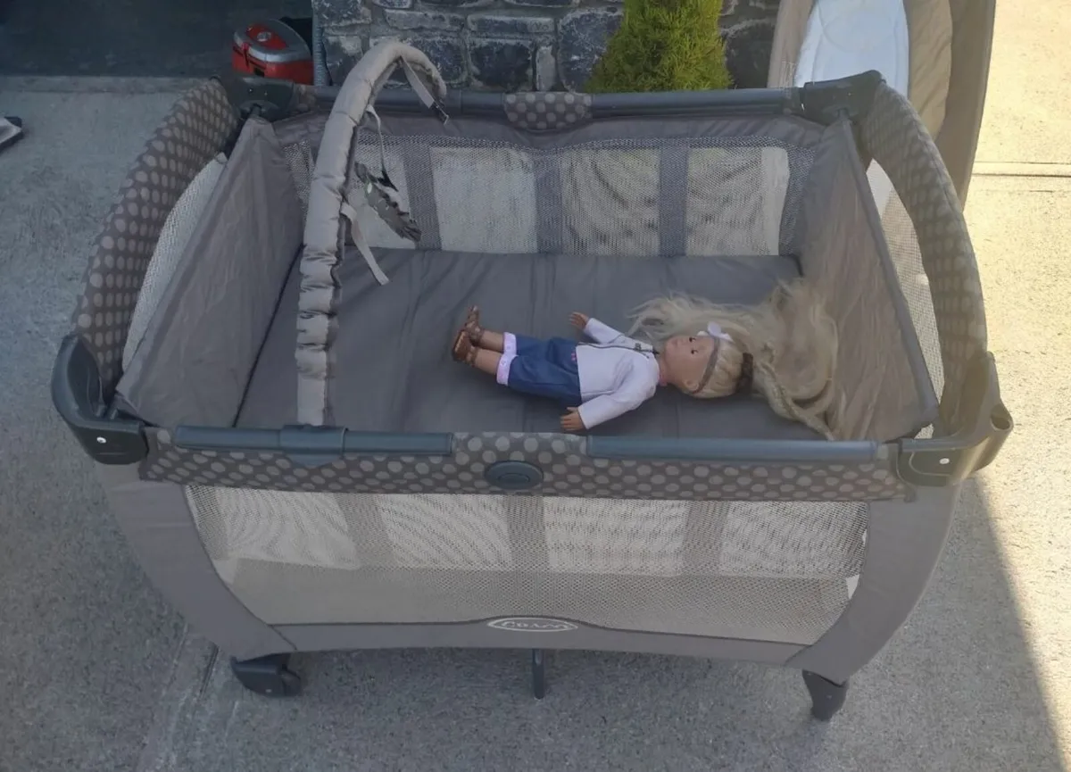 Travel Cot - Image 3