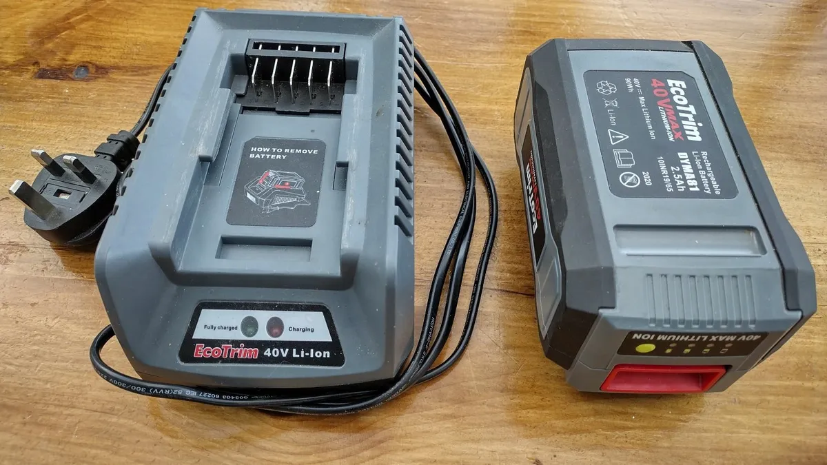 DYMA81 Li-Ion 40V 2.5Ah Battery and DYMA83 Charger - Image 2
