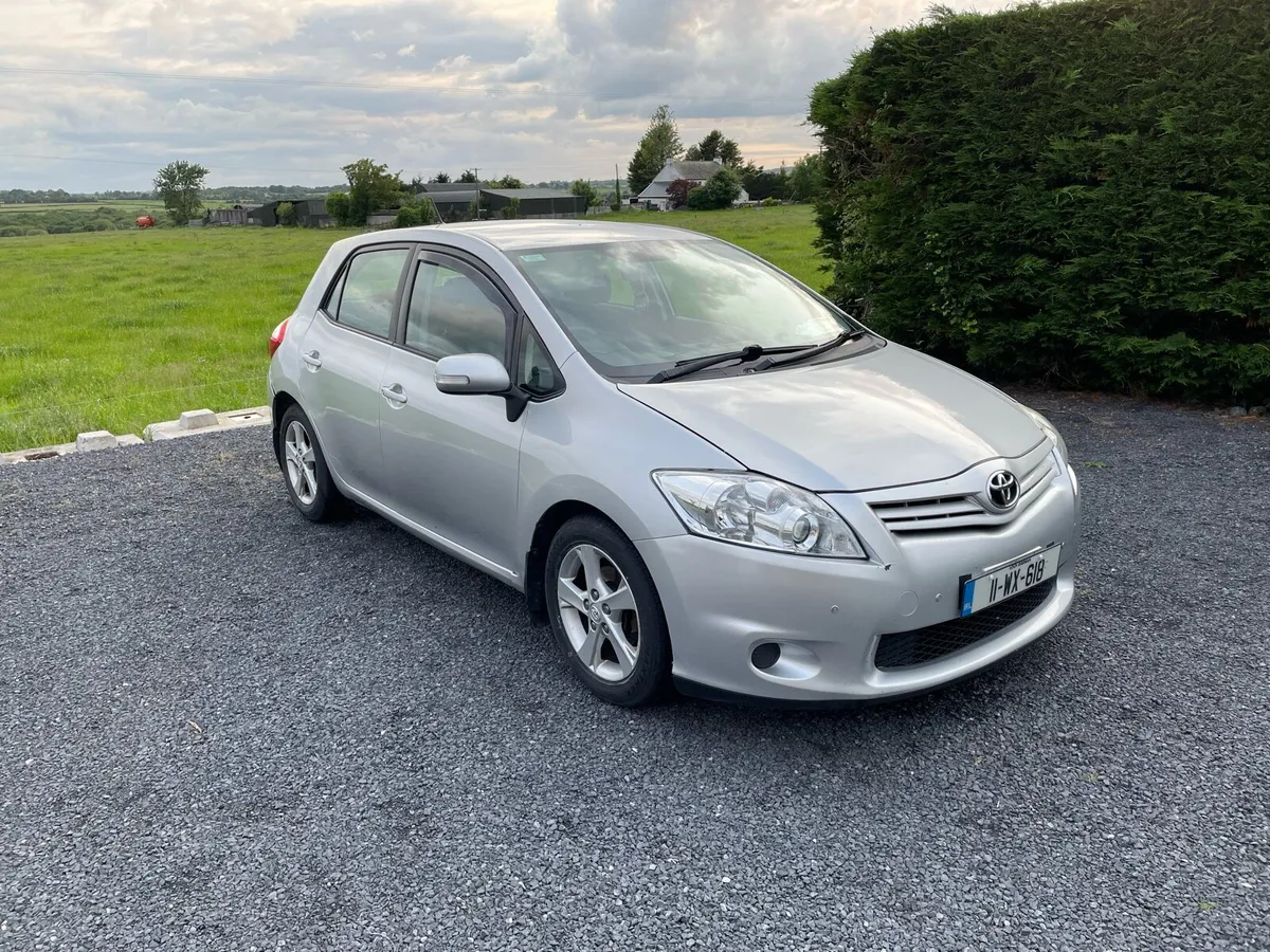 2011 Toyota Auris - Image 1