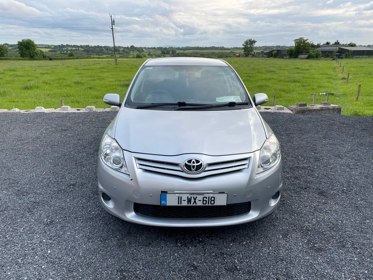 2011 Toyota Auris - Image 2