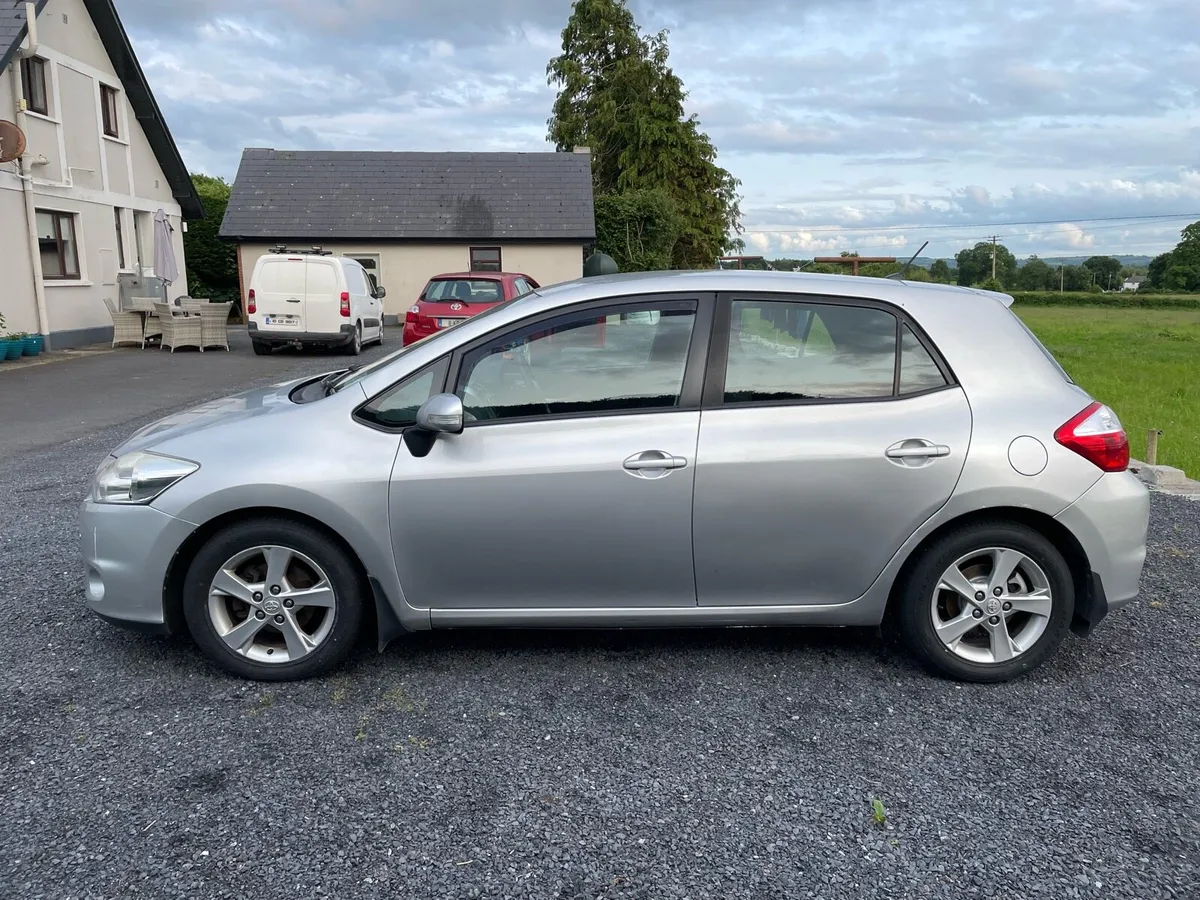 2011 Toyota Auris - Image 4