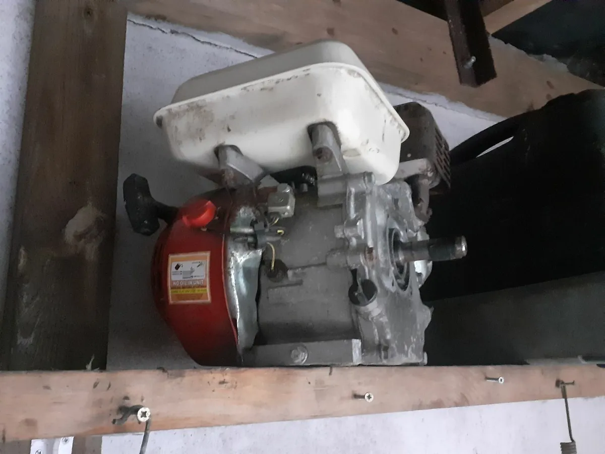 Petrol engine keyway shaft.. - Image 3