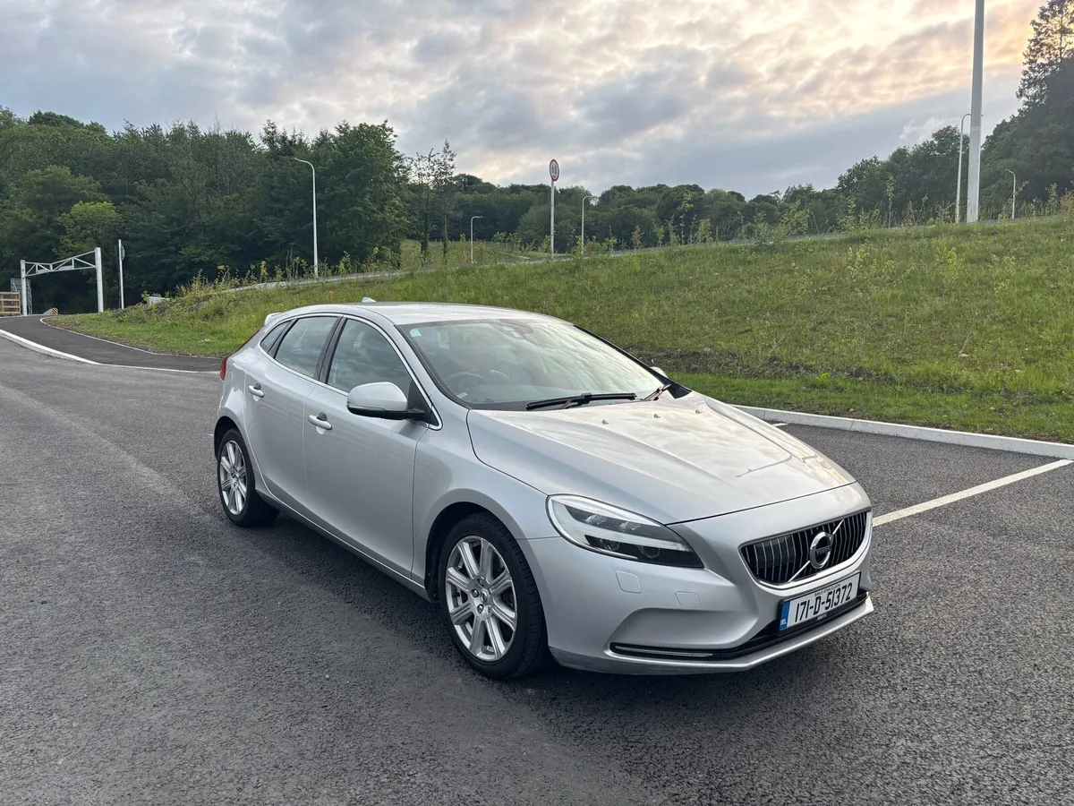 Volvo V40 D3 2.0 Diesel automatic - Image 3