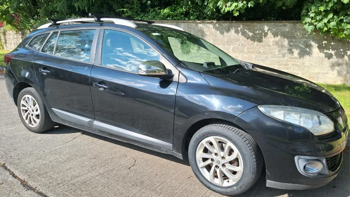 Renault Megane Estate with NEW NCT.  Only €190 tax - Image 2