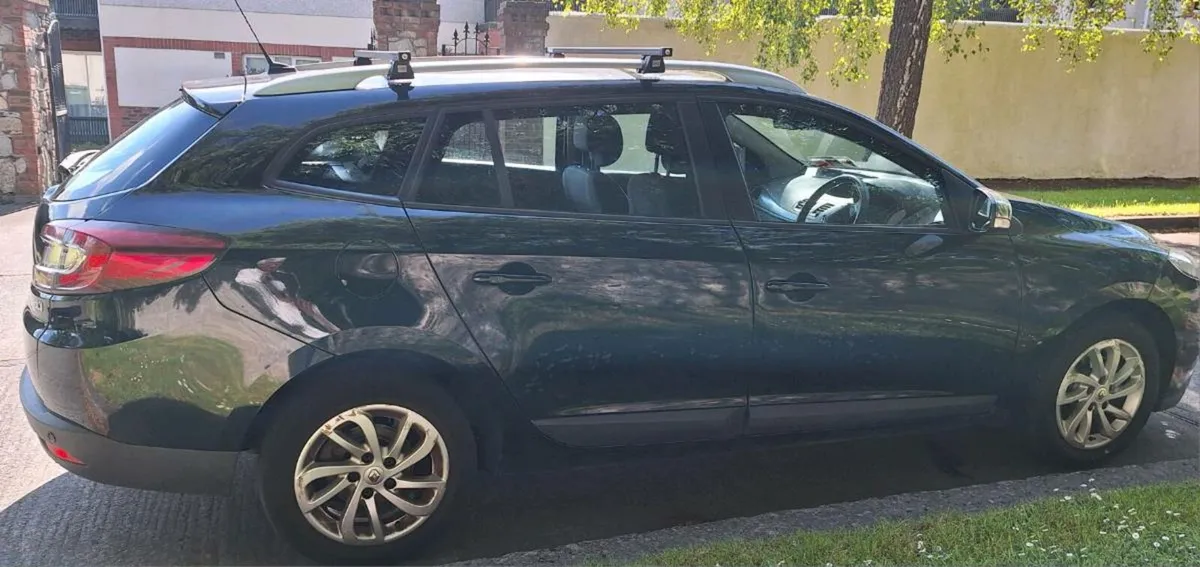 Renault Megane Estate with NEW NCT.  Only €190 tax - Image 1