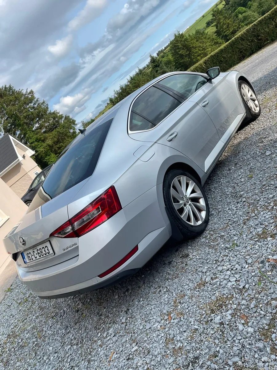 Skoda Superb 2.0 - Image 4