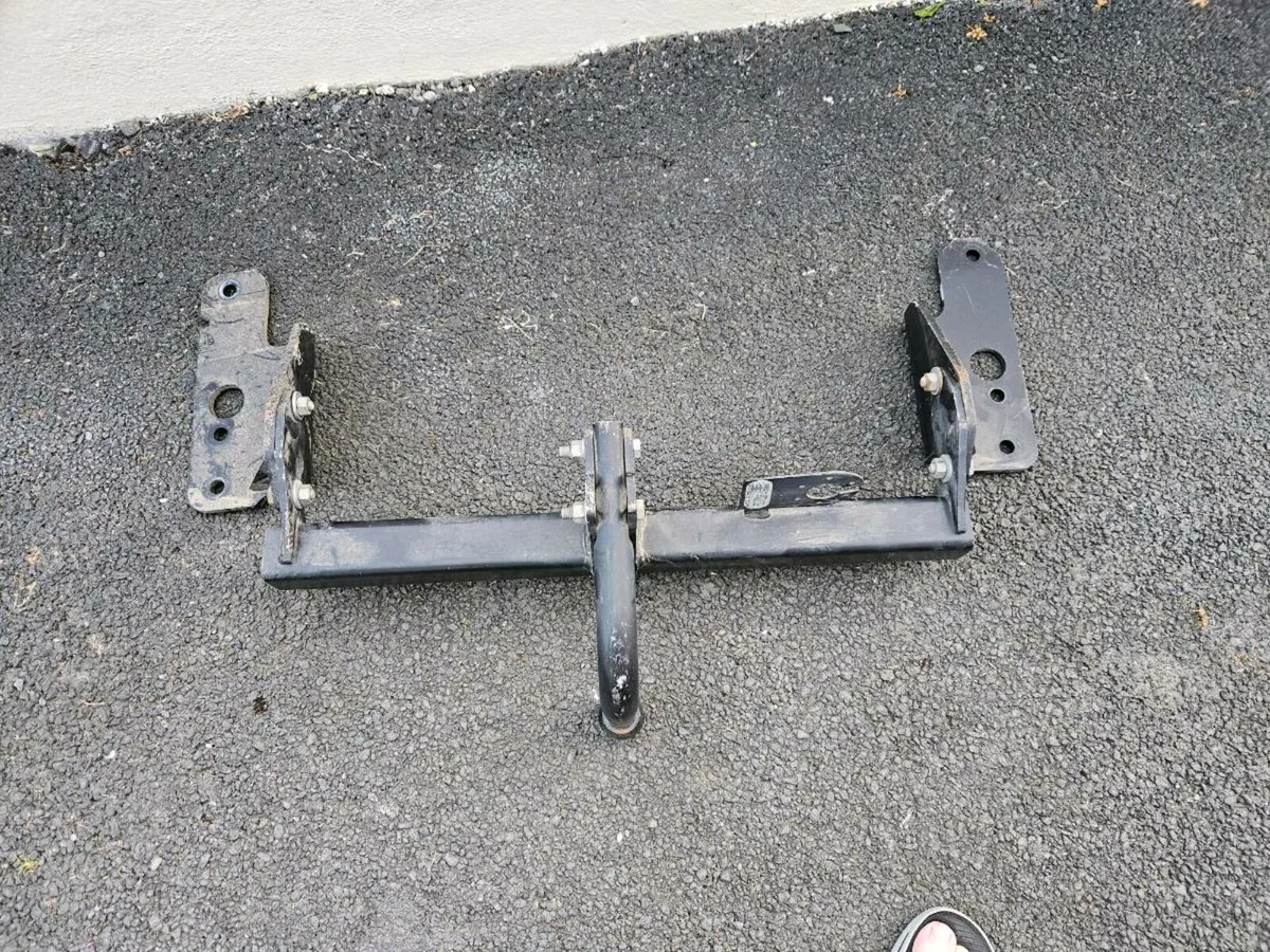 Hitch for 2012 toyota corolla - Image 2