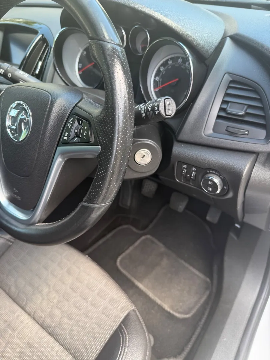 Vauxhall Astra 2016 - Image 2