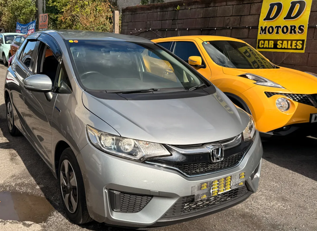 Honda fit 2016 petrol hybrid with leather seats - Image 2