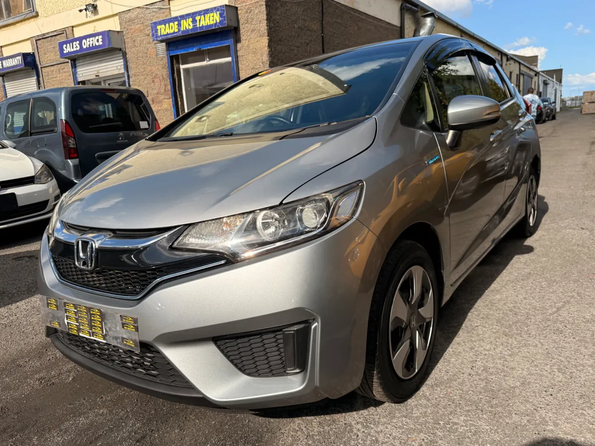 Honda fit 2016 petrol hybrid with leather seats - Image 1