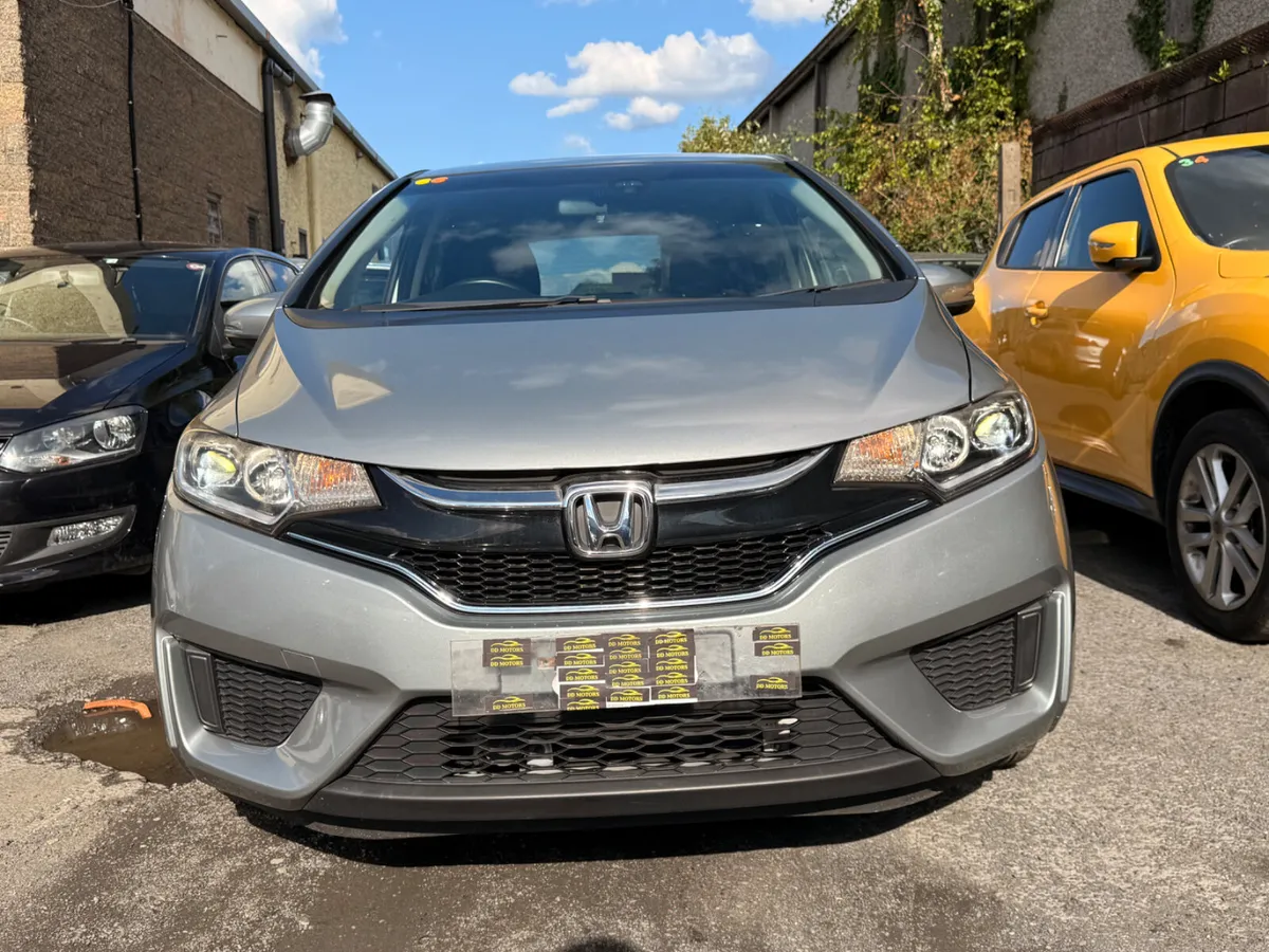 Honda fit 2016 petrol hybrid with leather seats - Image 3