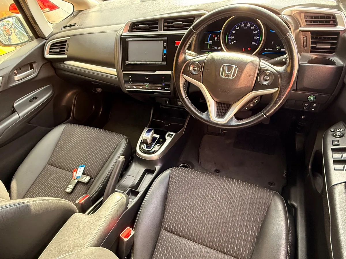 Honda fit 2016 petrol hybrid with leather seats - Image 4