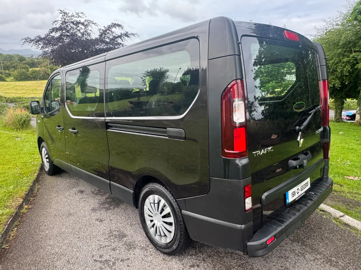 Renault Trafic 2019 9 seater - Image 4