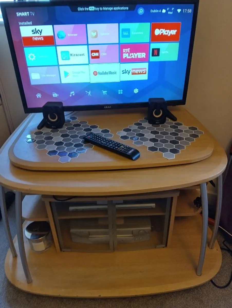 Smart TV 28 inch - Image 1