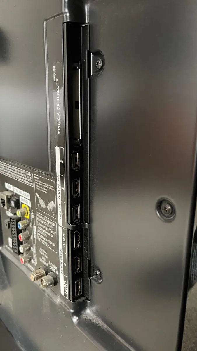 47 inch Smart LG TV with Wall Mount Bracket - Image 3