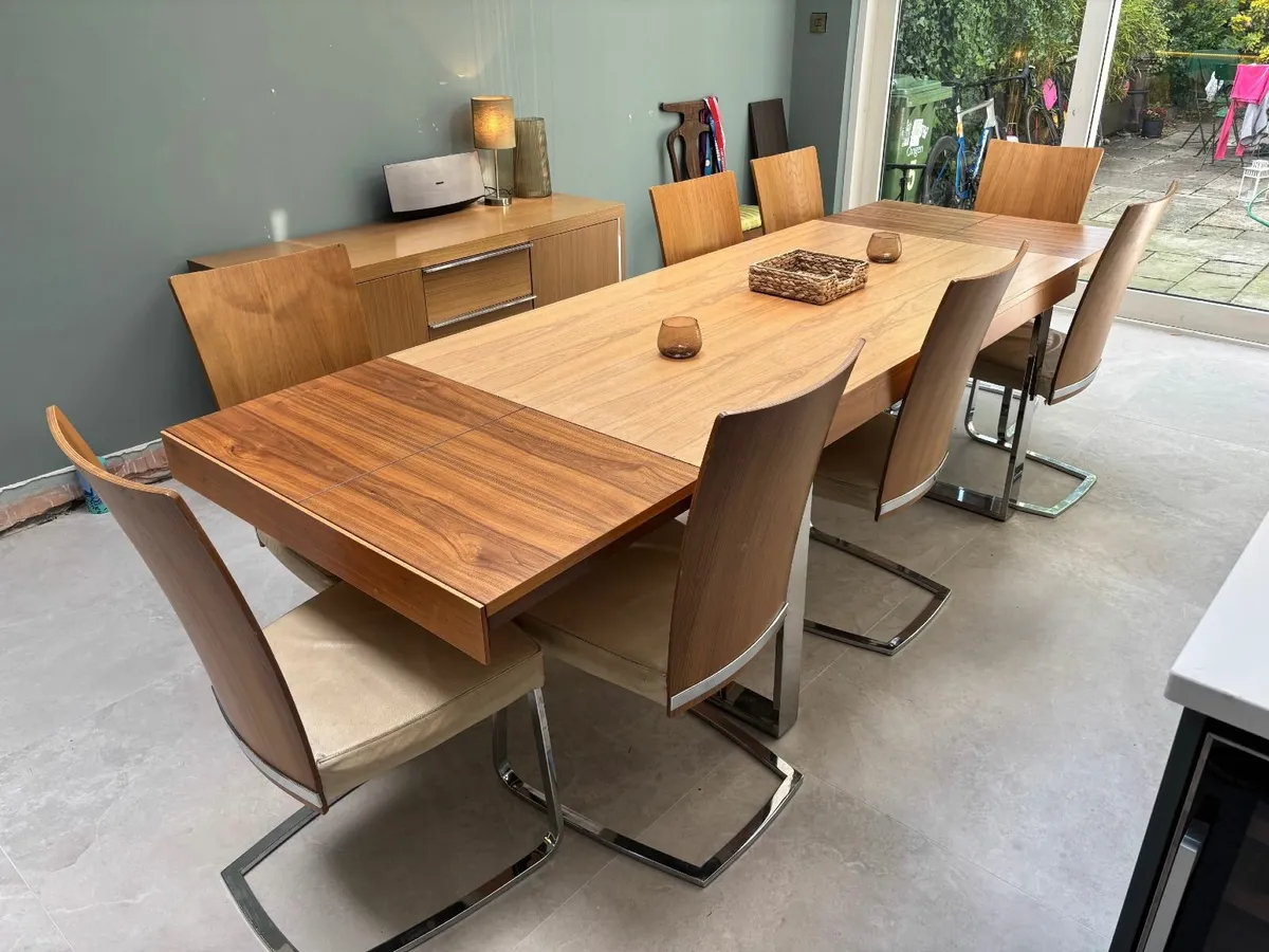Dining Table, 8 Chairs and matching side board - Image 4