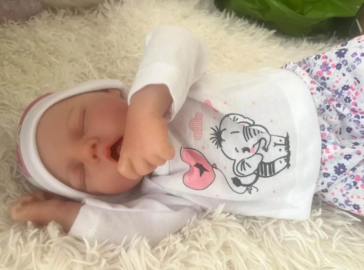 Reborn dolls - 17-Inch Handmade Realistic Baby Dol - Image 4