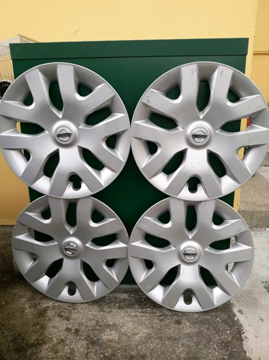4 x Nissan hubcaps - Image 2