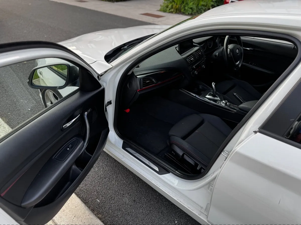 Automatic BMW 1-Series 116-i 2012 - Image 4