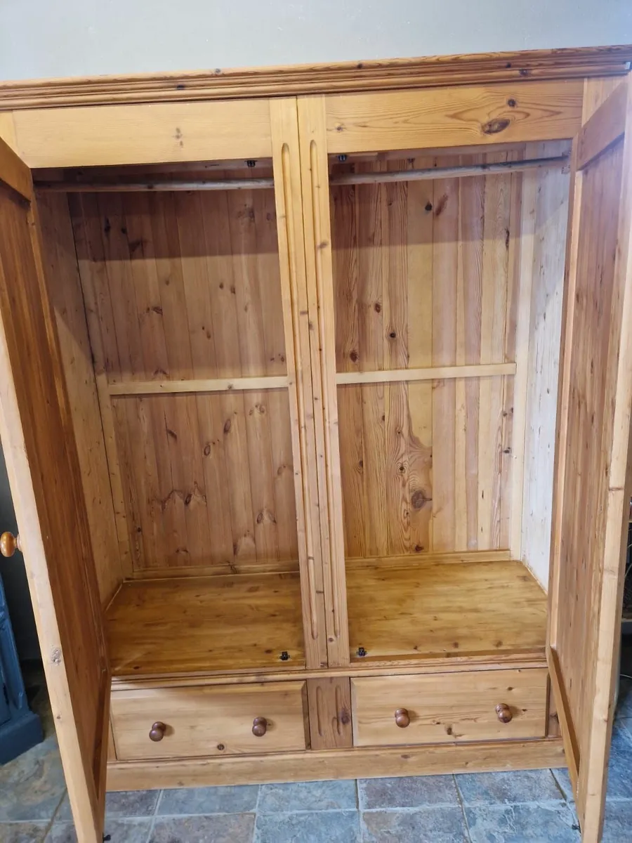 Large 5ft wide vintage pine wardrobe, - Image 3