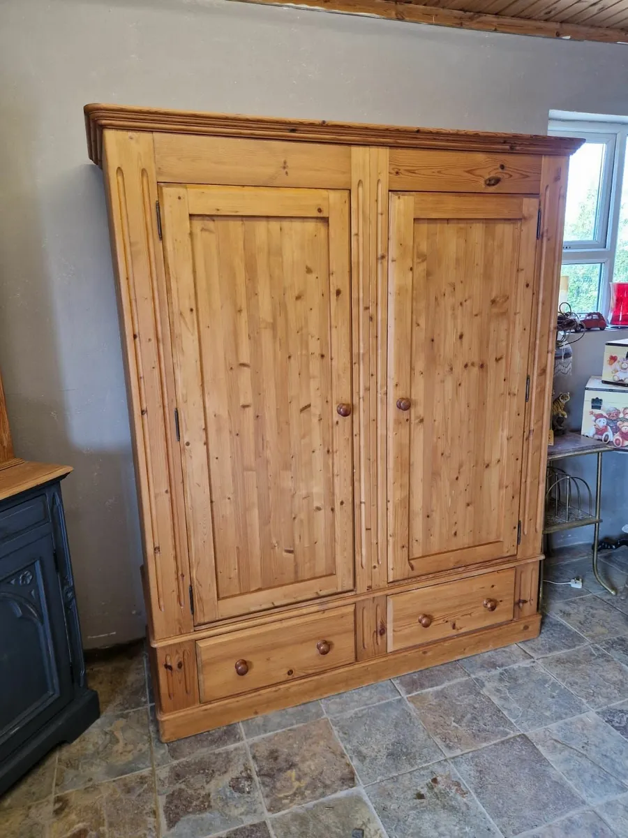 Large 5ft wide vintage pine wardrobe, - Image 1