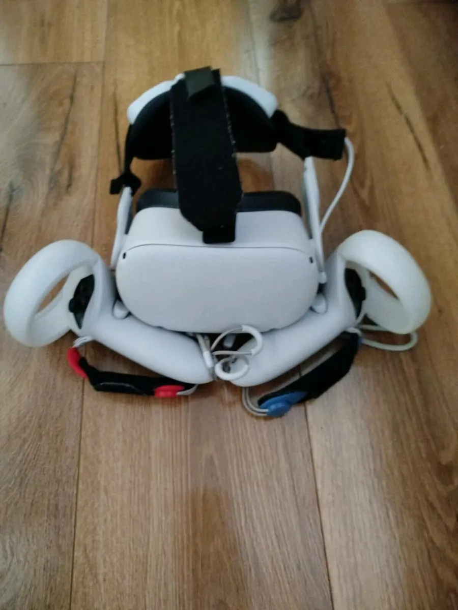 Oculus | Meta Quest 2 & Extra Equipment - Image 1
