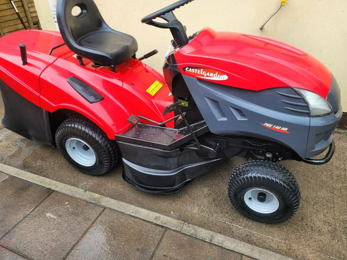 2016 castlegarden lawnmower - Image 1