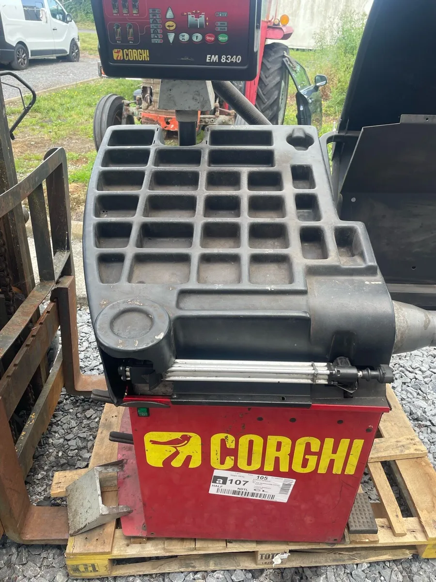 Corghi Wheel Balancer - Image 1
