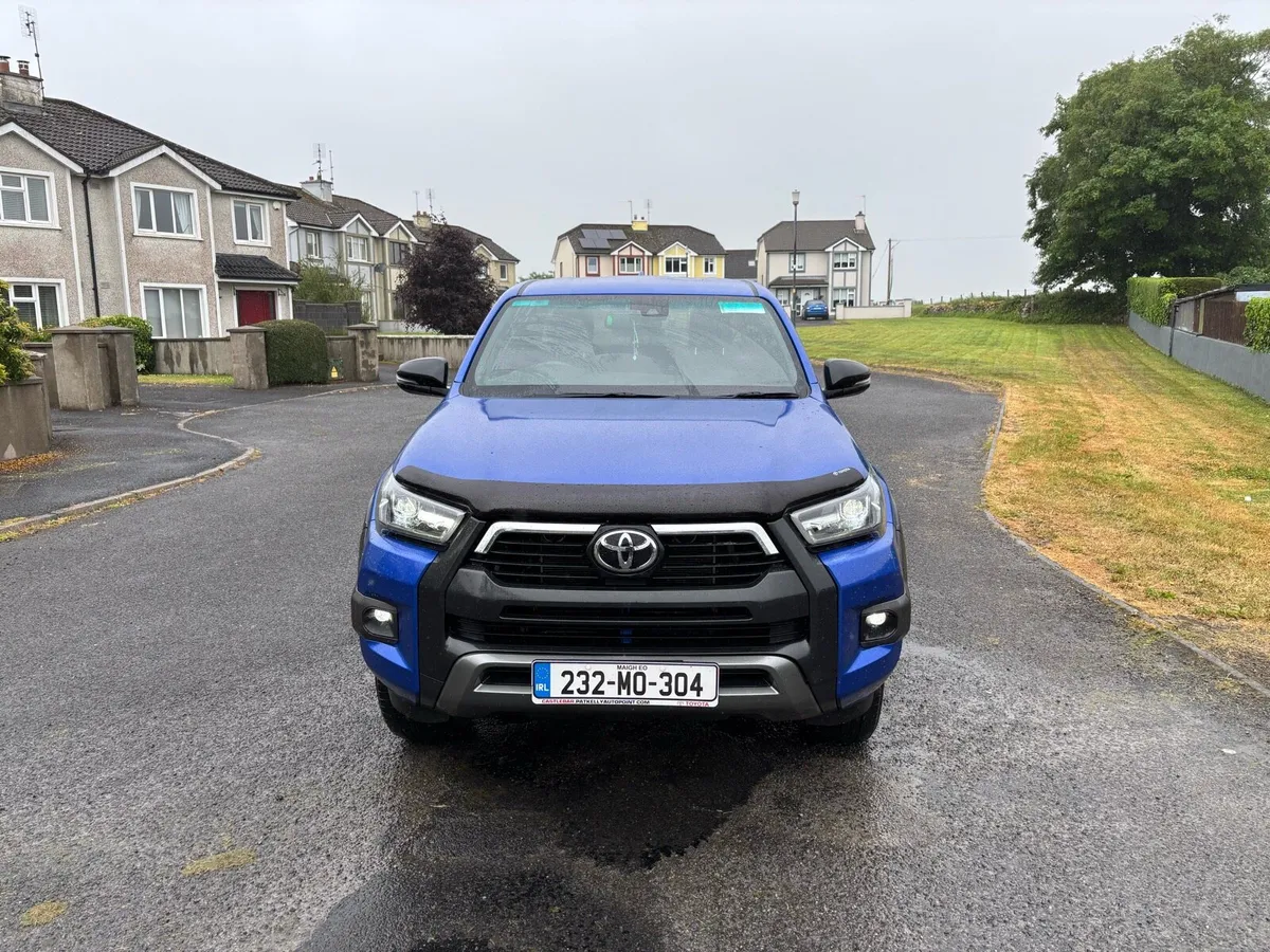 232 Toyota hilux invincible 2.8 auto 24km no vat - Image 2