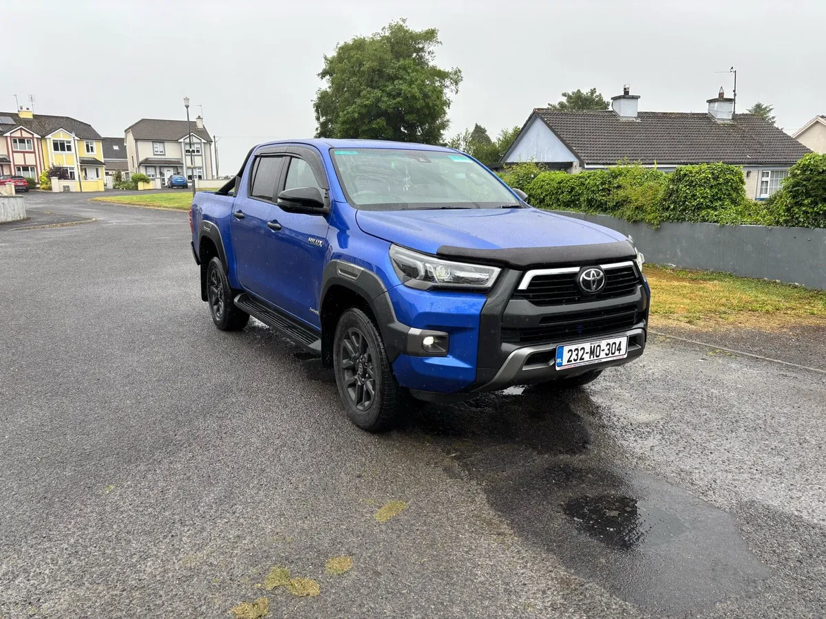 232 Toyota hilux invincible 2.8 auto 24km no vat - Image 1