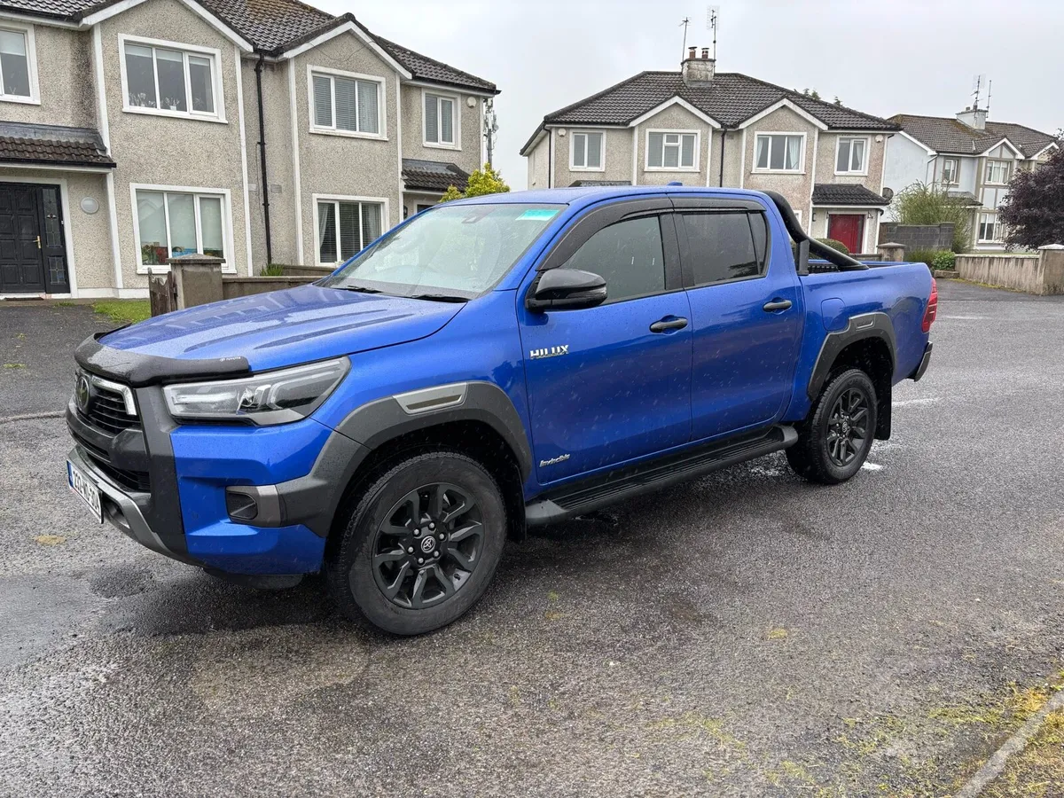 232 Toyota hilux invincible 2.8 auto 24km no vat - Image 3