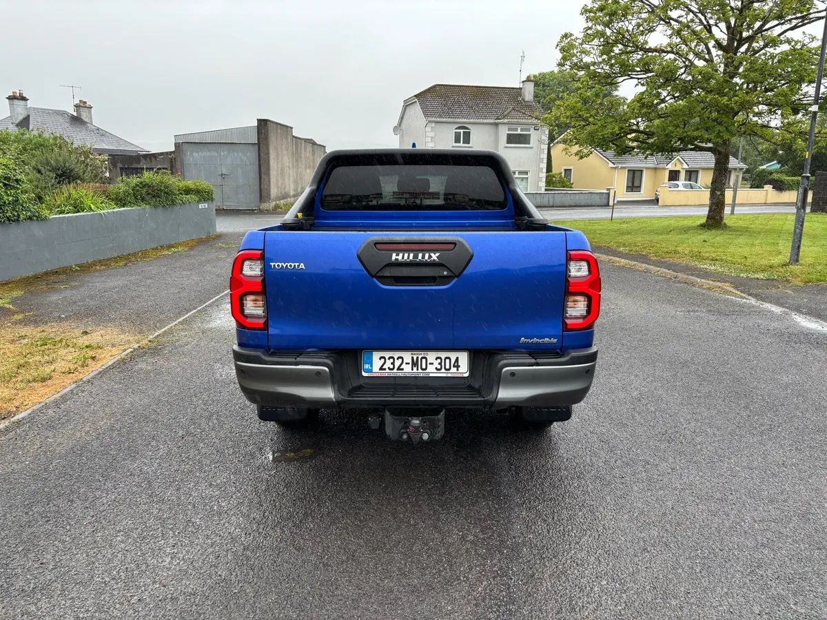 232 Toyota hilux invincible 2.8 auto 24km no vat - Image 4