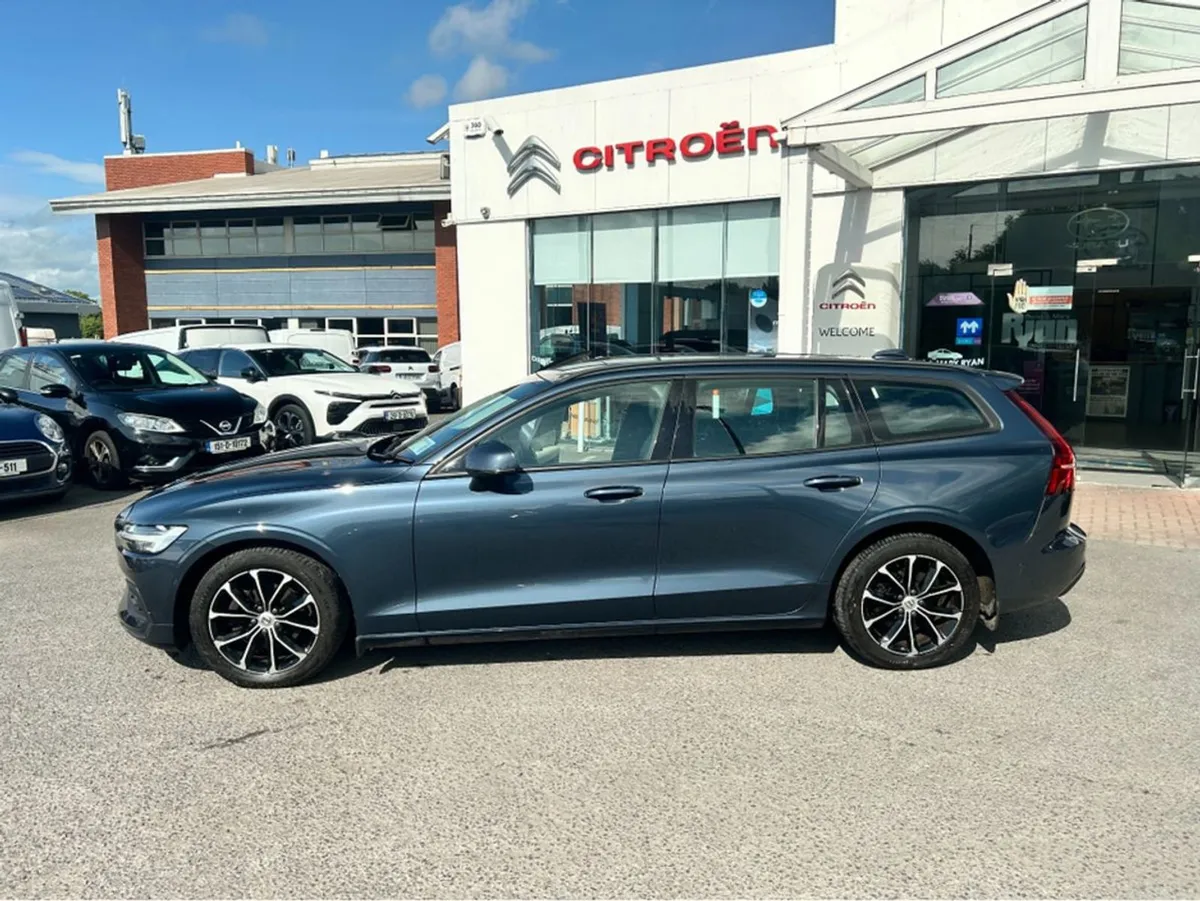 Volvo V60 D3 Momentum 5DR Auto - Image 2