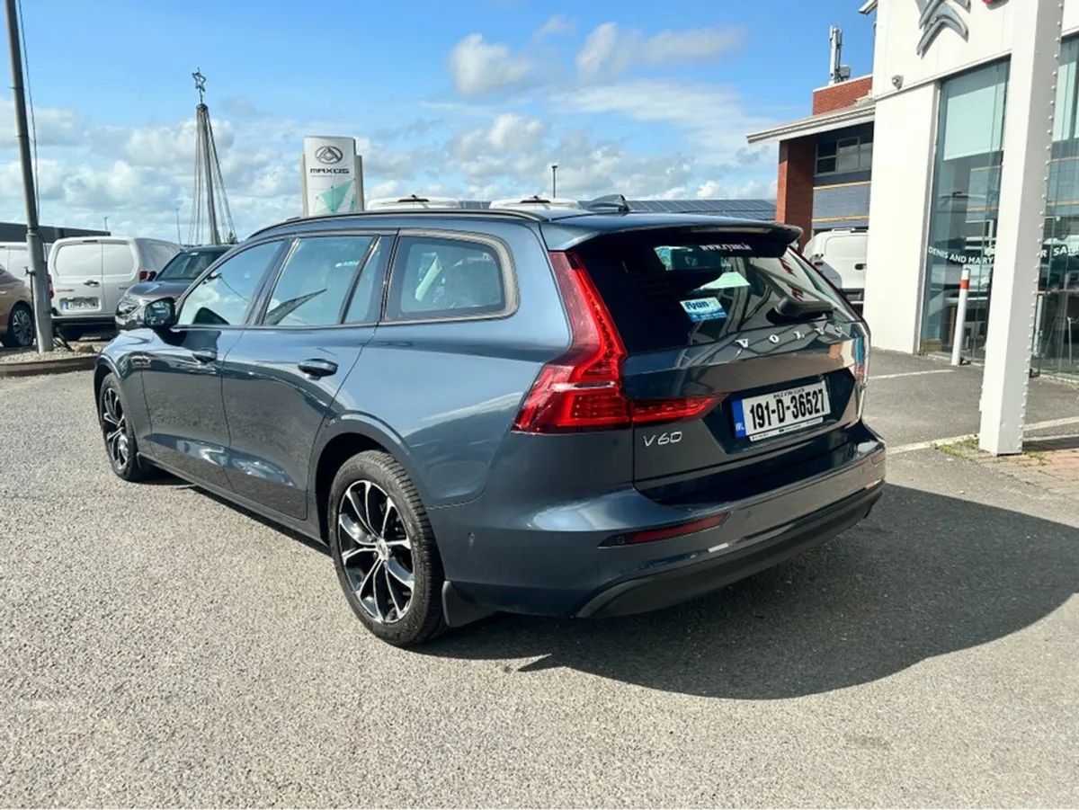 Volvo V60 D3 Momentum 5DR Auto - Image 3