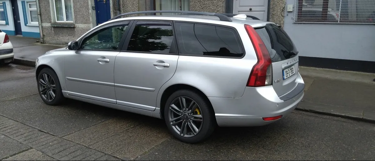 VOLVO V-50 - Image 1