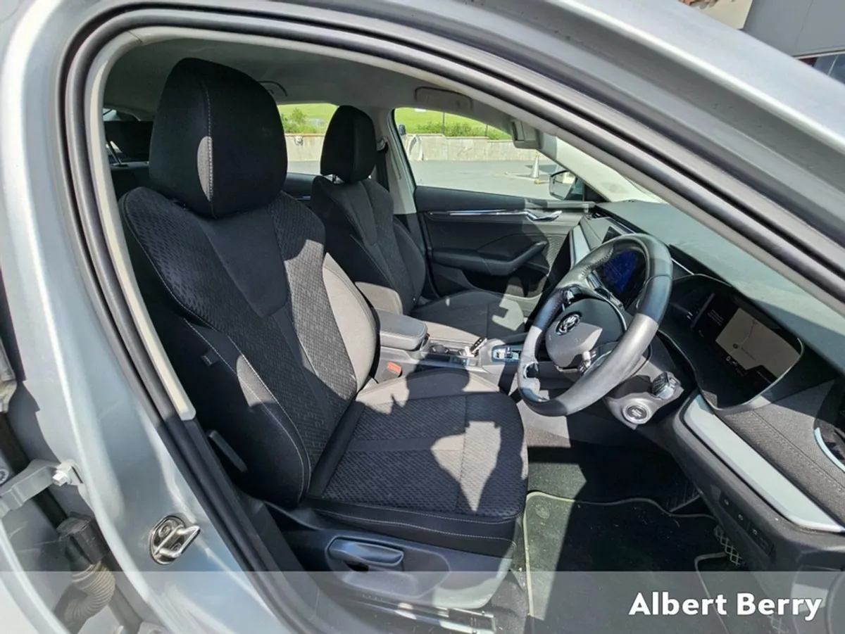 Skoda Octavia Style 1.4 TSI 204BHP IV 5DR Auto - Image 4
