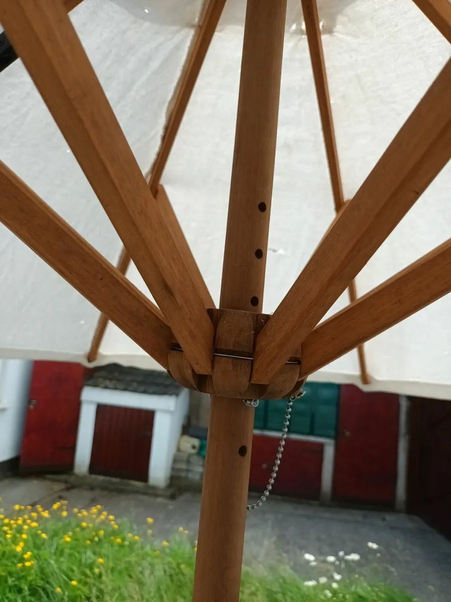 White Parasol - Image 3