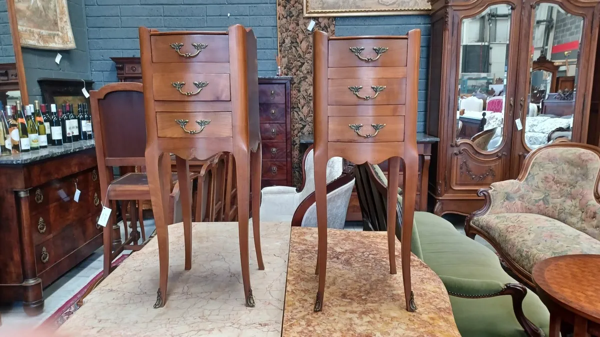 A pair of bedside tables and rattan armchair - Image 1
