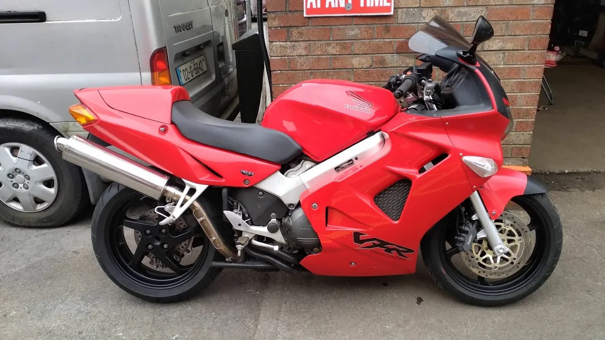 Honda VFR 800 - Image 2