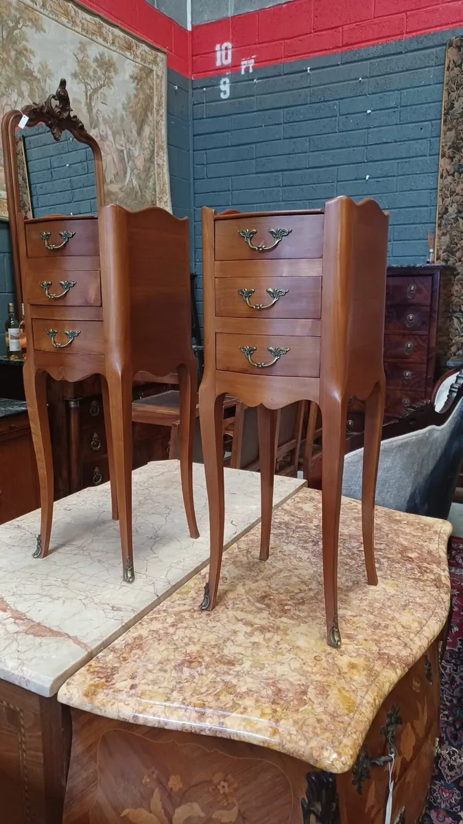 A pair of bedside tables and rattan armchair - Image 2