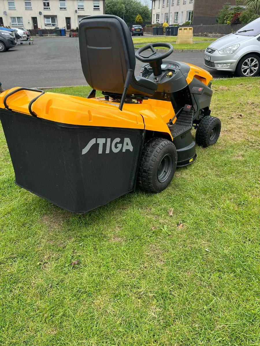 Stiga ride on lawnmower - Image 4
