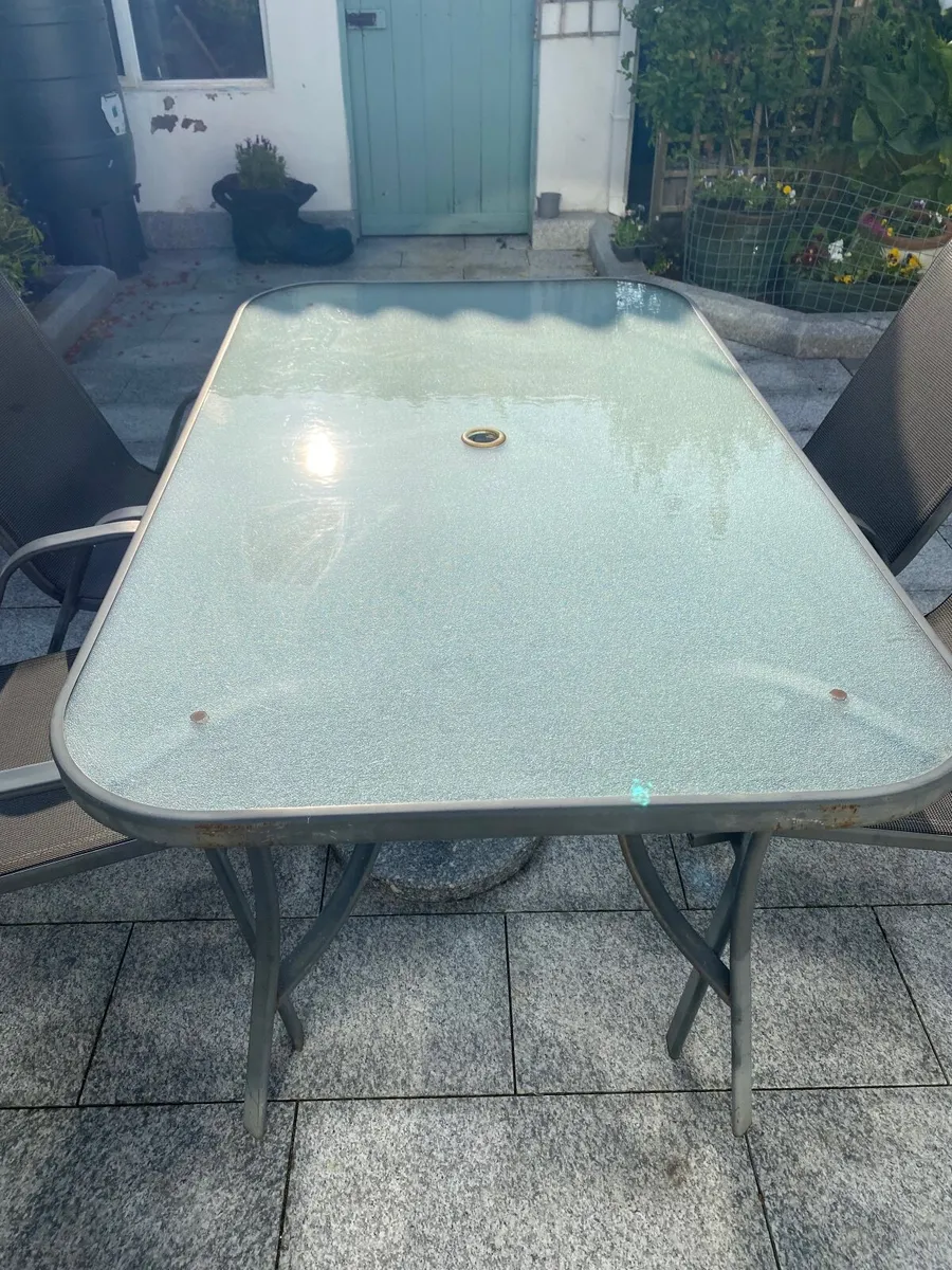 Garden table and chairs - Image 2