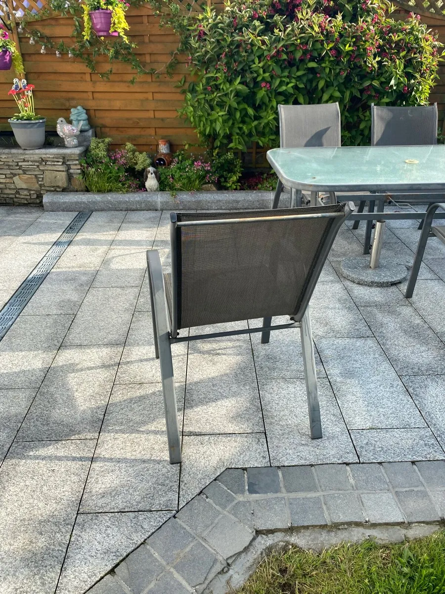 Garden table and chairs - Image 3