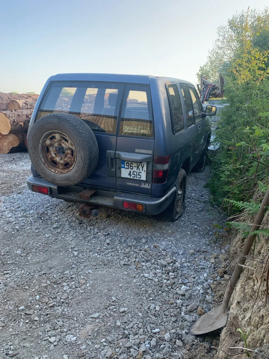 Isuzu Trooper - Image 2