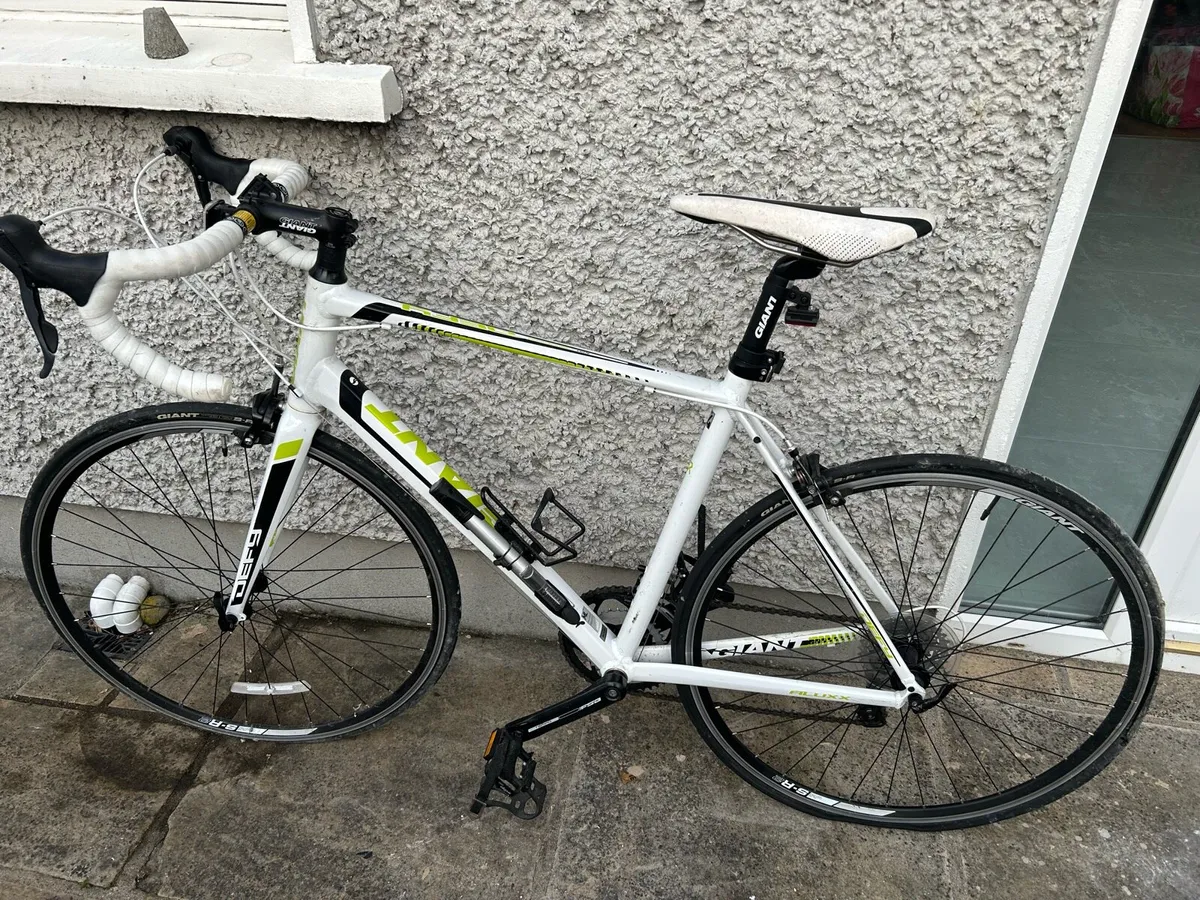 Giant Defy Aluxx Racing Bike For Sale - Image 2