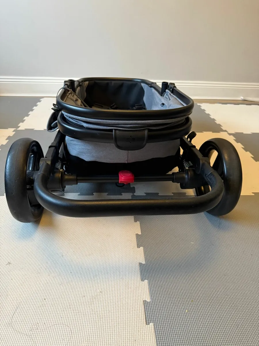 Babylo 2-in-1 Travel System Bundle with Car Seat - Image 3