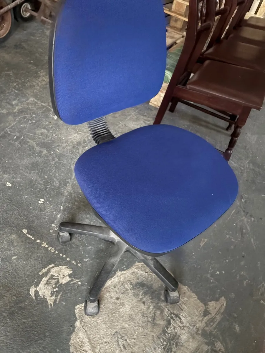 Office swivel chair - Image 1